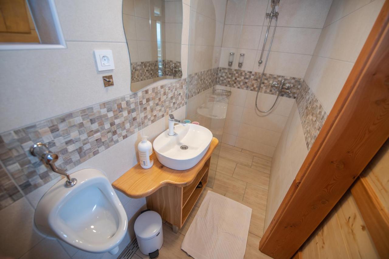 Holiday Home Ernest Zelezni With Hot Tub Ivancna Gorica Buitenkant foto
